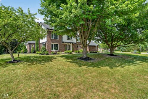 1565 Village Walk Dr, Zionsville, IN, 46077-1888 | Card Image