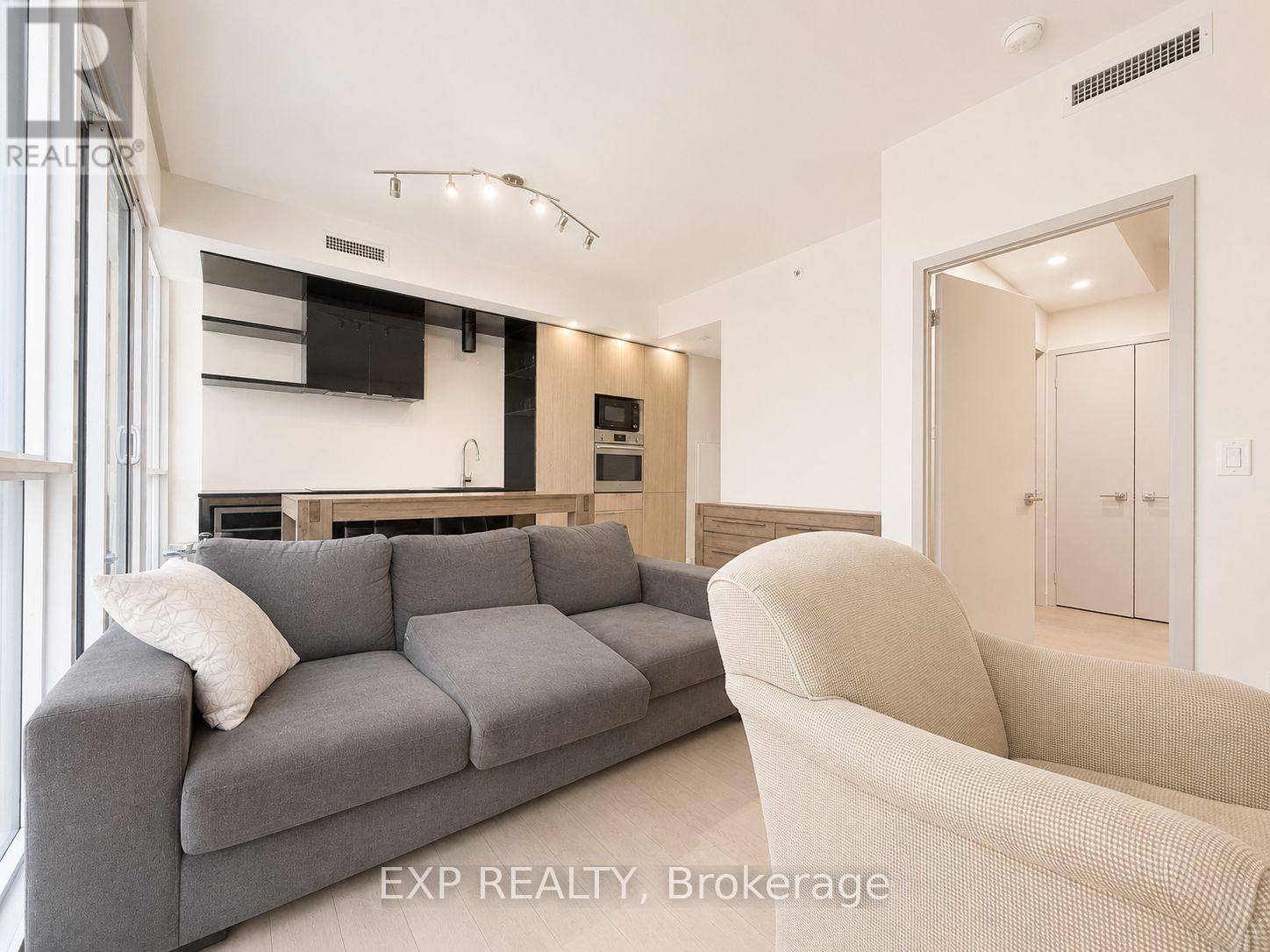 Residential Lease in Toronto (Bay Street Corridor)