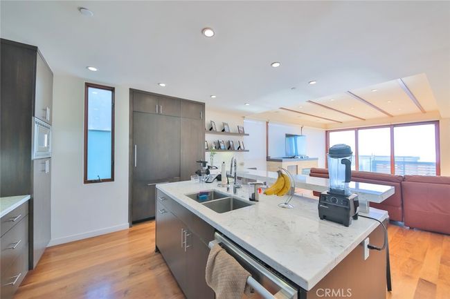 104 Manhattan Ave, Townhouse with 4 bedrooms, 4 bathrooms and 4 parking in Manhattan Beach CA | Image 11
