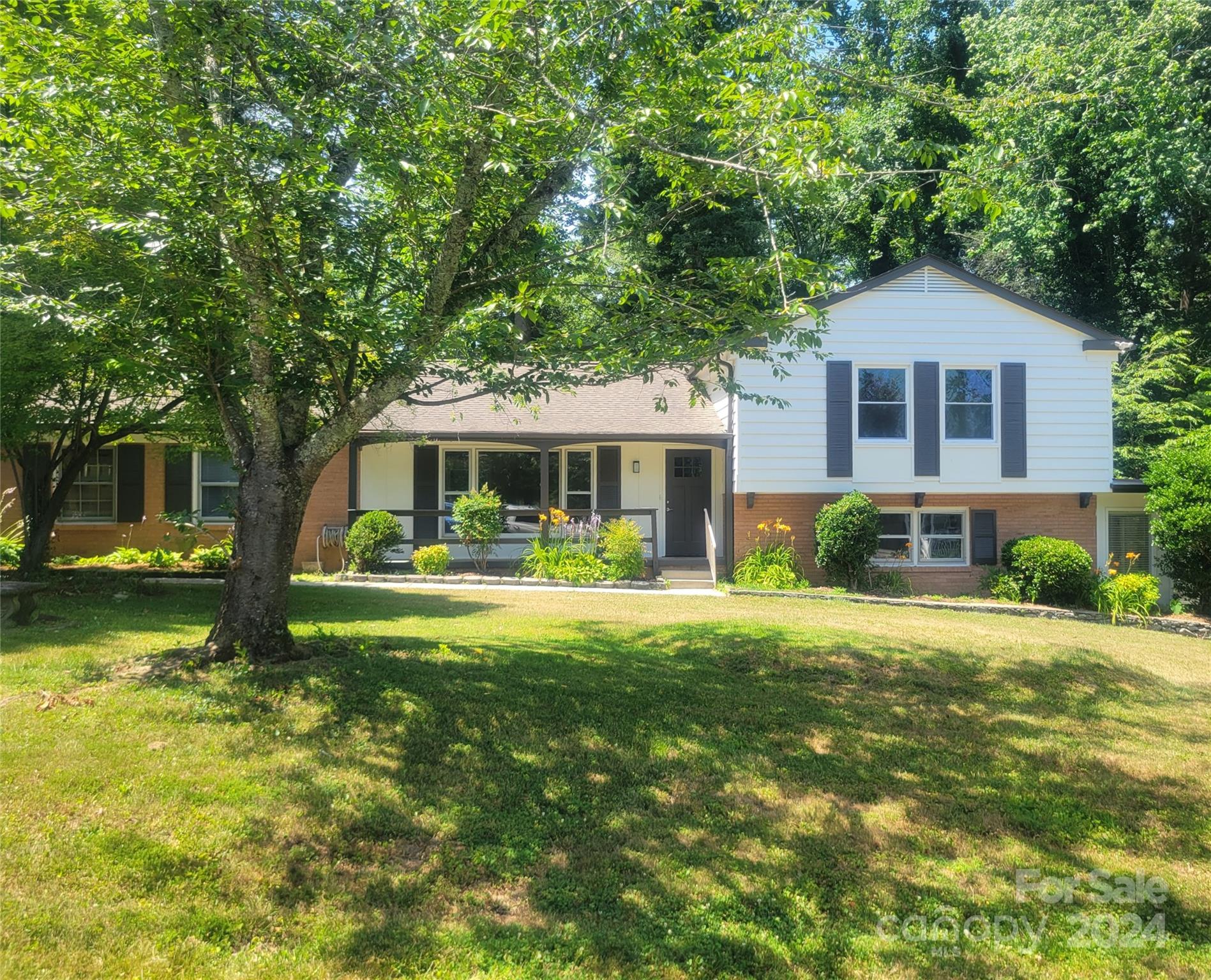 Pineland Rd, Hendersonville, NC 28792
