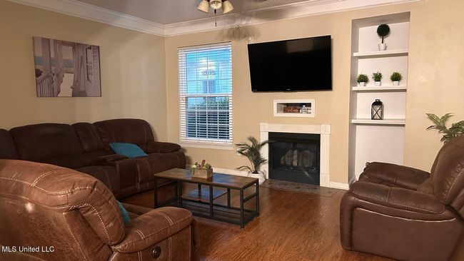 living area | Image 4