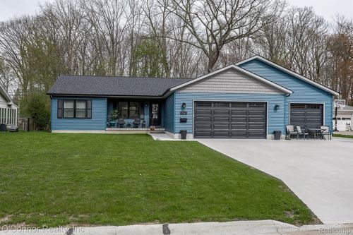1521 Georgia Ave, Marysville, MI, 48040-1647 | Card Image