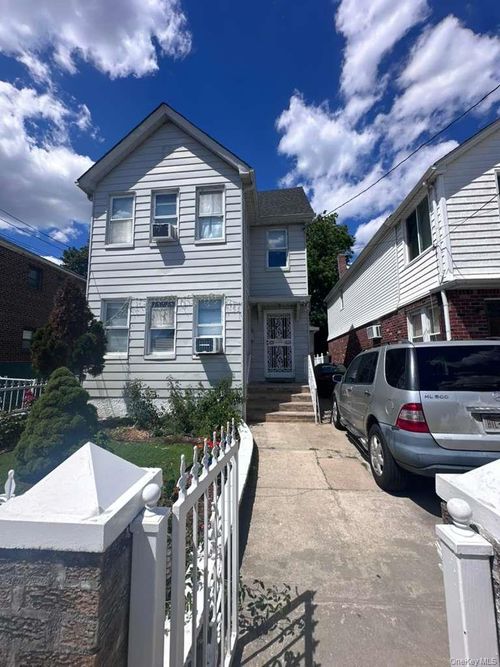 18811 Dunkirk Dr, Saint Albans, NY, 11412-3002 | Card Image