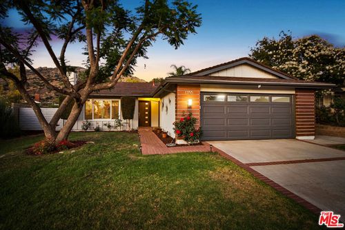 1786 Tetlow Ave, Simi Valley, CA, 93063-3940 | Card Image
