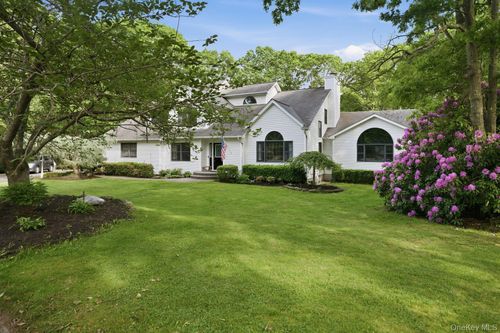 8 Lorraine Ct, Medford, NY, 11763-4076 | Card Image