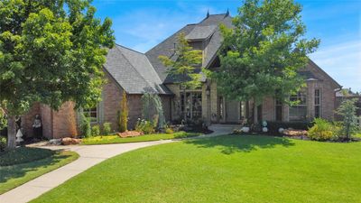 View of front facade with a front yard | Image 2