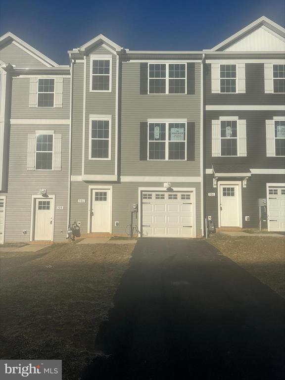Avon Dr, Red Lion, PA 17356