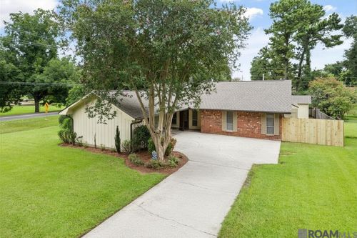 9321 Wesson St, Baton Rouge, LA, 70809-1935 | Card Image