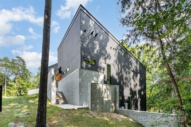 Side view- dual stair case | Image 40