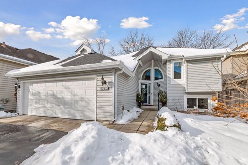 15820 17th Ave N, Plymouth, MN, 55447-2400 | Card Image