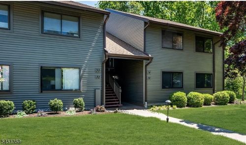 32 Dickinson Ct, Red Bank, NJ, 07701-5401 | Card Image