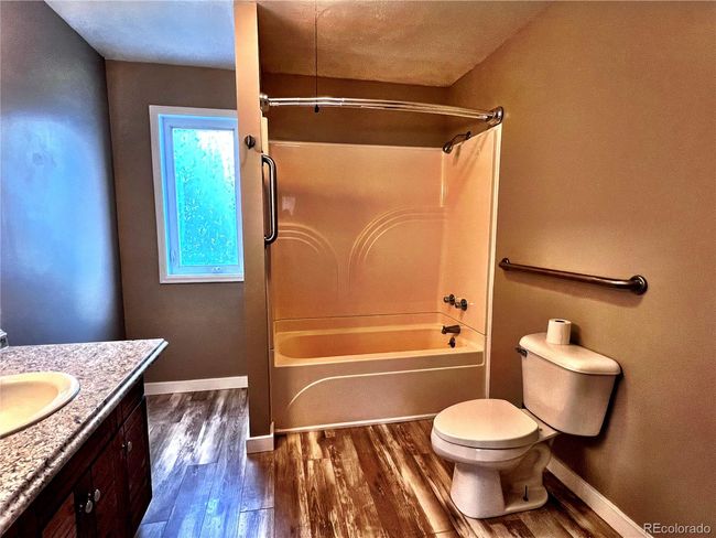 Full Bathroom | Image 16
