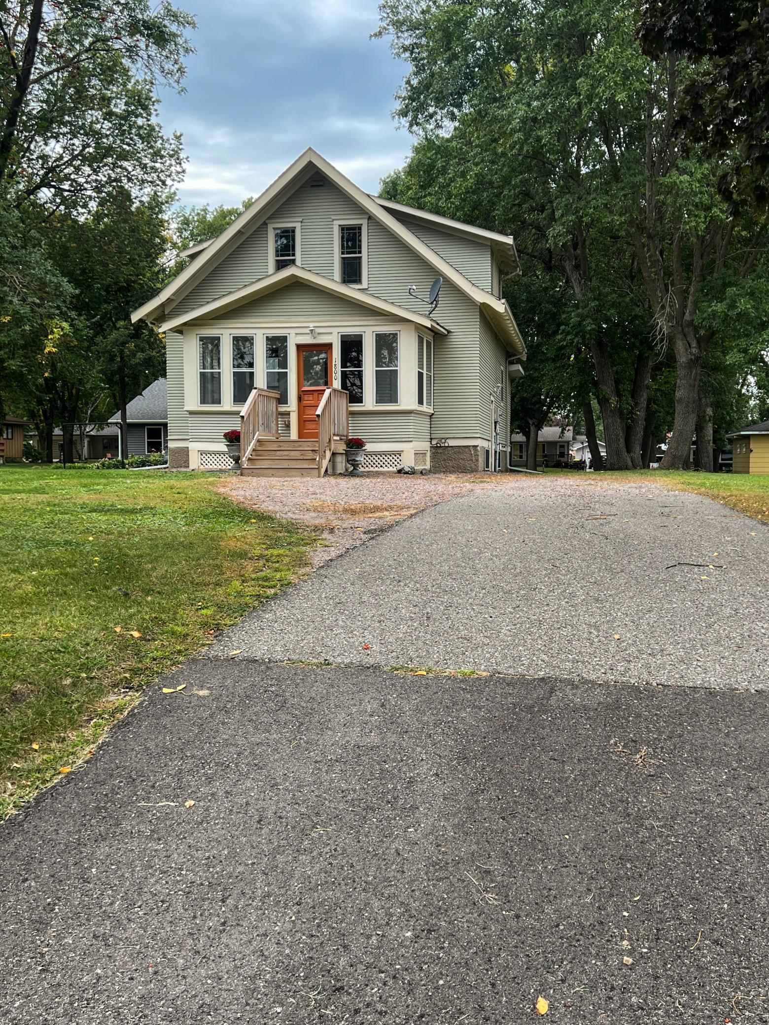 6th St, Willmar, MN 56201