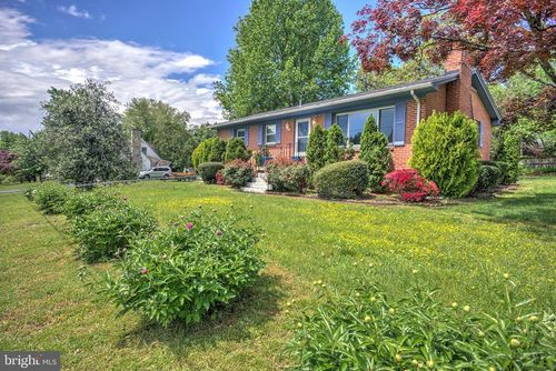 321 E E St, Purcellville, VA, 20132-3318 | Card Image