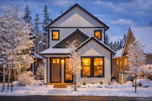 30-988 E Black Butte Ave, Sisters, OR, 97759-5044 | Card Image