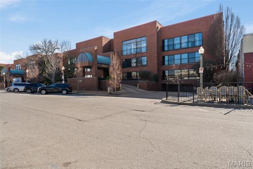 205-4570 Laclede Ave, Saint Louis, MO, 63108-2150 | Card Image