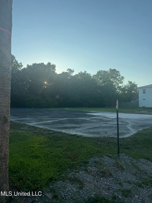 306 Coleman Ave, Waveland, MS, 39576-4124 | Card Image