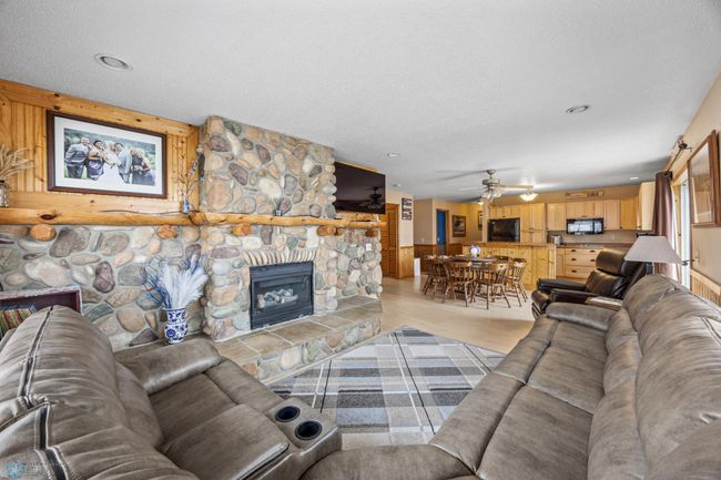 Living Room | Image 14