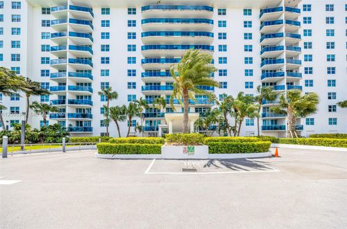 7m-7501 E Treasure Dr, North Bay Village, FL, 33141-4378 | Card Image