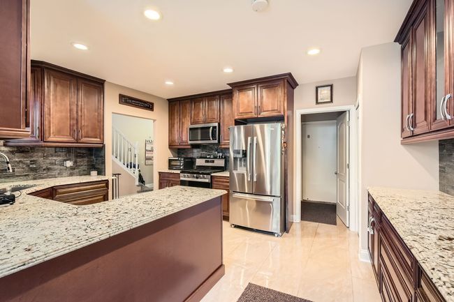 11000 Deblin Ln, Townhouse with 3 bedrooms, 4 bathrooms and 2 parking in Oak Lawn IL | Image 6