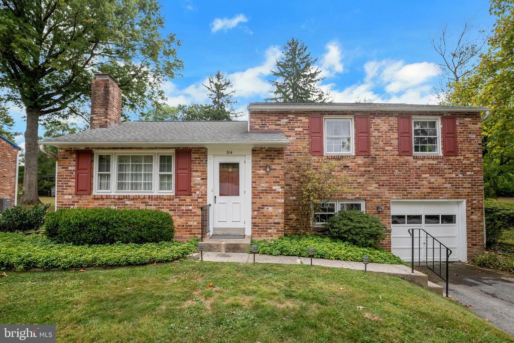 Spencer Rd, Devon, PA 19333