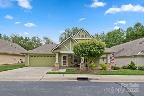 44 Gray Wolf Ln, Hendersonville, NC, 28792-7423 | Card Image