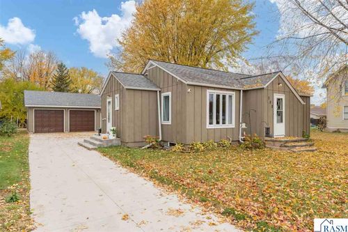 250 S Cordova Ave, Le Center, MN, 56057-1806 | Card Image