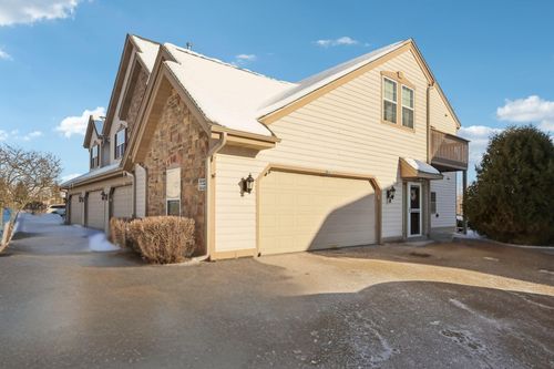 8648 S Roxbury Way, Oak Creek, WI, 53154-2667 | Card Image