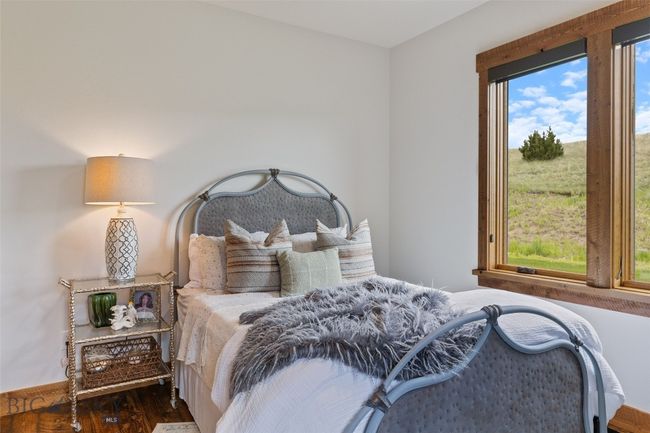 guest bedroom #2 | Image 41