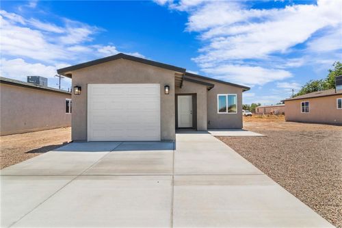 3740 E Thompson Ave, Kingman, AZ, 86409-2273 | Card Image