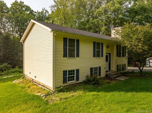 151 School House Rd, Middletown, NY, 10940-7511 | Card Image