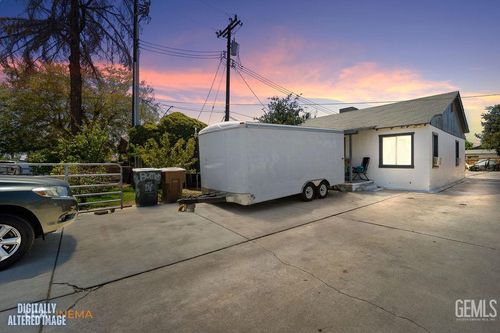 2107 Mccray St, Bakersfield, CA, 93308-2443 | Card Image
