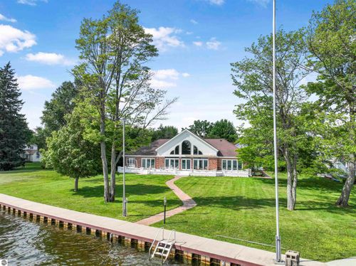707 Lake Shore Dr, Cadillac, MI, 49601-1746 | Card Image