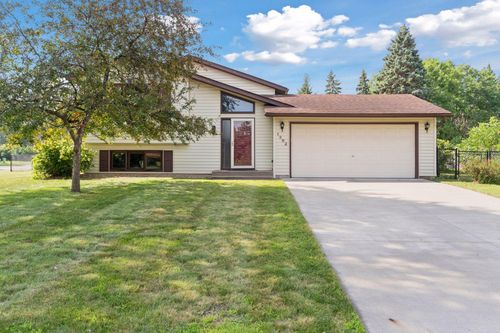 1392 Jonquil Ln, White Bear Lake, MN, 55110-2210 | Card Image