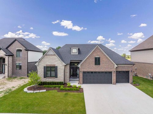 49195 Langford Dr, Macomb, MI, 48044-5029 | Card Image