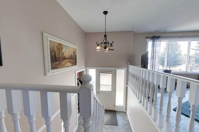 1040 6 St Se, Home with 5 bedrooms, 2 bathrooms and 6 parking in Slave Lake AB | Image 2