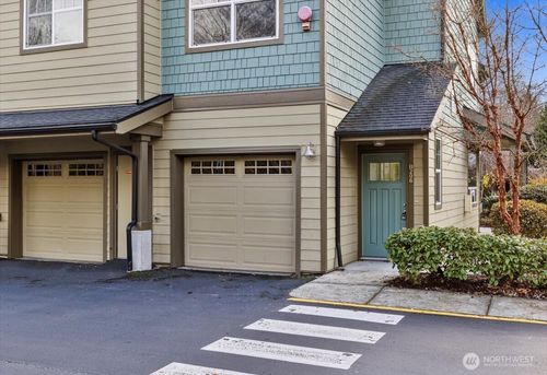 b206-19102 20th Dr Se, Bothell, WA, 98012-8707 | Card Image