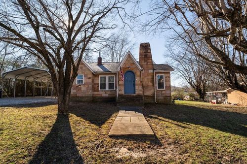 201 E 4th St, Livingston, TN, 38570-1115 | Card Image