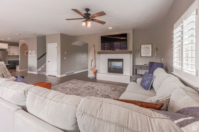 9061 Clubhouse Ln, House other with 4 bedrooms, 3 bathrooms and 3 parking in Eagle Mountain UT | Image 4