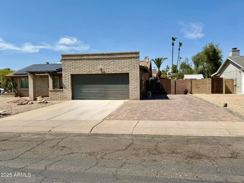 402 E Morrow Dr, Phoenix, AZ, 85024-2862 | Card Image