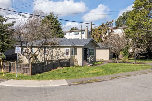 2442/2462 Eastdowne Rd, Victoria, BC, V8R5P8 | Card Image