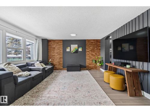 209 Village On The Green Nw, Edmonton, AB, T5A1H2 | Card Image