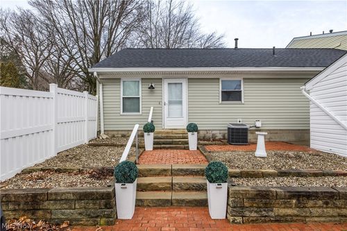 2033 Carlile Dr, Uniontown, OH, 44685-8827 | Card Image