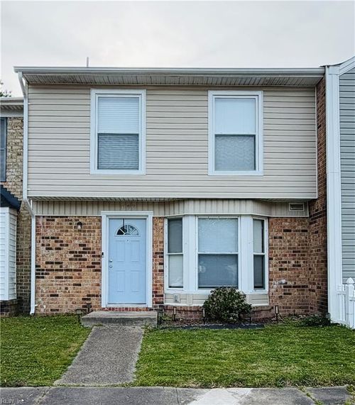 653 Governors Way, Virginia Beach, VA, 23452-2819 | Card Image