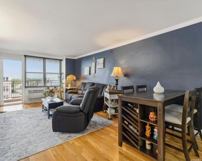 5G - 410 East Broadway, Home with 2 bedrooms, 1 bathrooms and null parking in Long Beach NY | Image 1