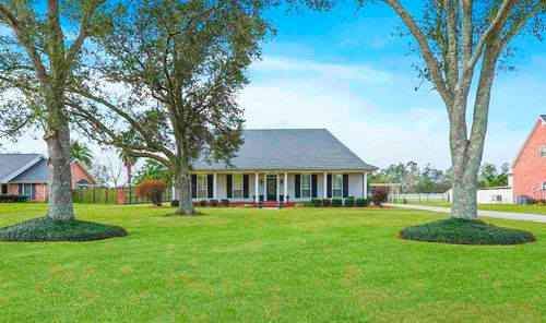108 Ouiski Bayou Dr, Houma, LA, 70360-7964 | Card Image