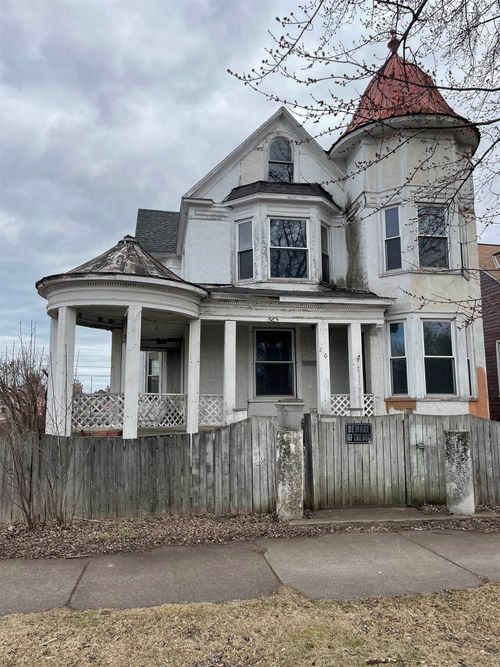 2002 Banks Ave, Superior, WI, 54880-2520 | Card Image