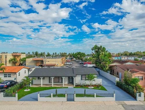 865-865 W 72nd Pl, Hialeah, FL, 33014-5227 | Card Image