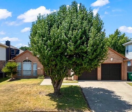 7100 Frost Ln, Denton, TX, 76210-3474 | Card Image