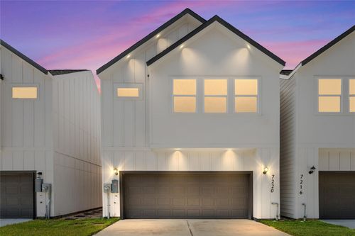 7220 Avenue B, Houston, TX, 77011-3732 | Card Image